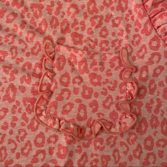 Perfect peach pink leopard print shirt with ruffles on shoulder - L NWOT - Picture 5 of 6